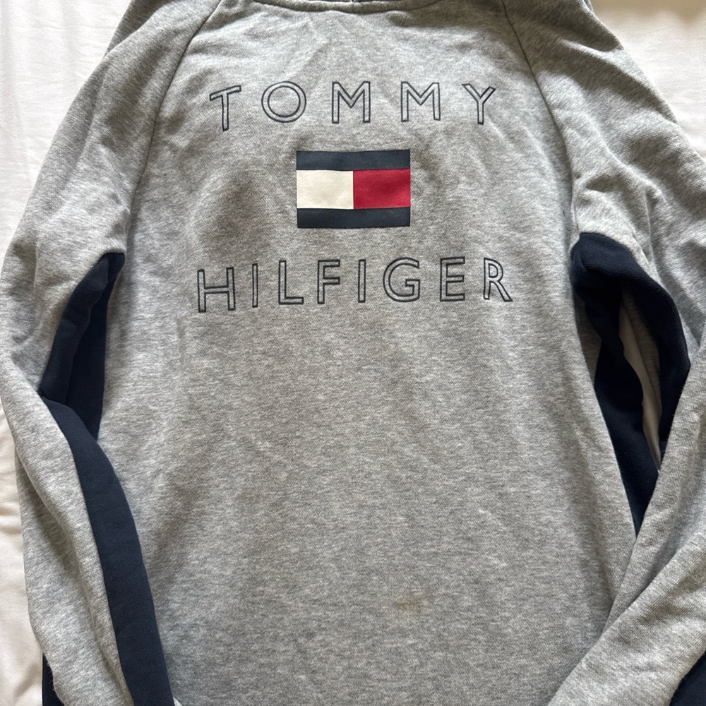 Tommy Hilfiger Grey Sweatshirt with Navy and Red Flag
